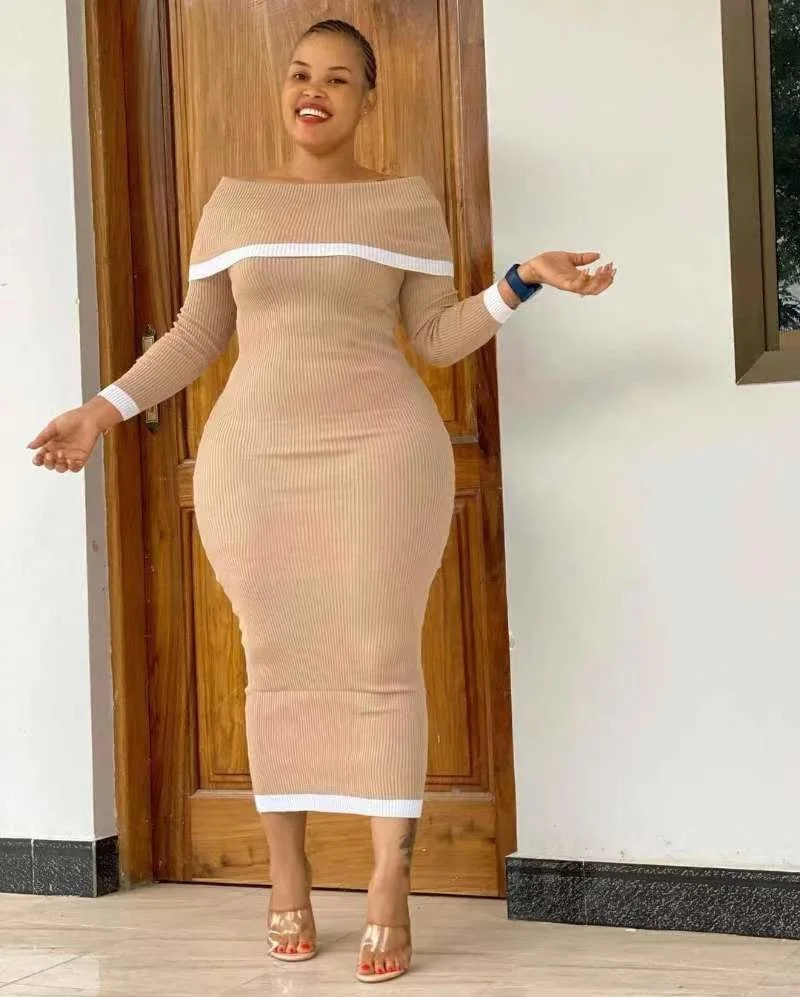 

Женское платье с открытыми плечами и длинными рукавами