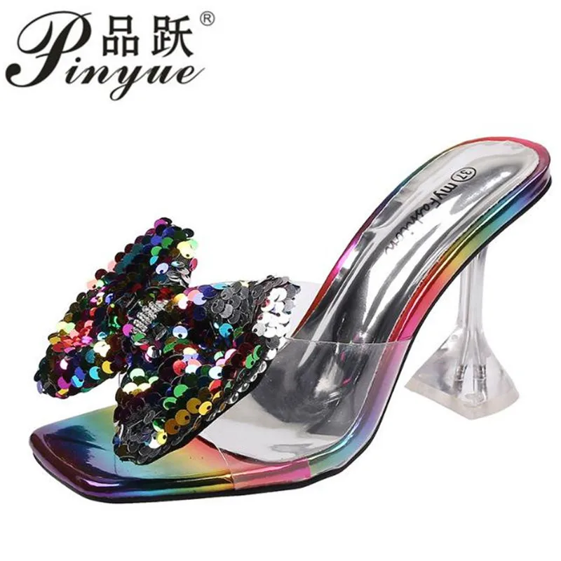 

Женские прозрачные Шлепанцы из ПВХ, каблук с кристаллами, 9 см, модные летние босоножки с рисунком рыбьей чешуи и бантом на высоком каблуке