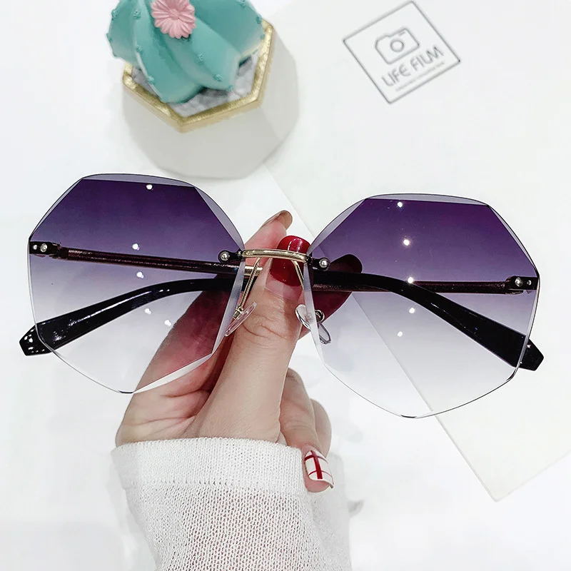 

Солнцезащитные очки без оправы женские, винтажные брендовые дизайнерские зеркальные солнечные очки в стиле ретро, с большой оправой и градиентом
