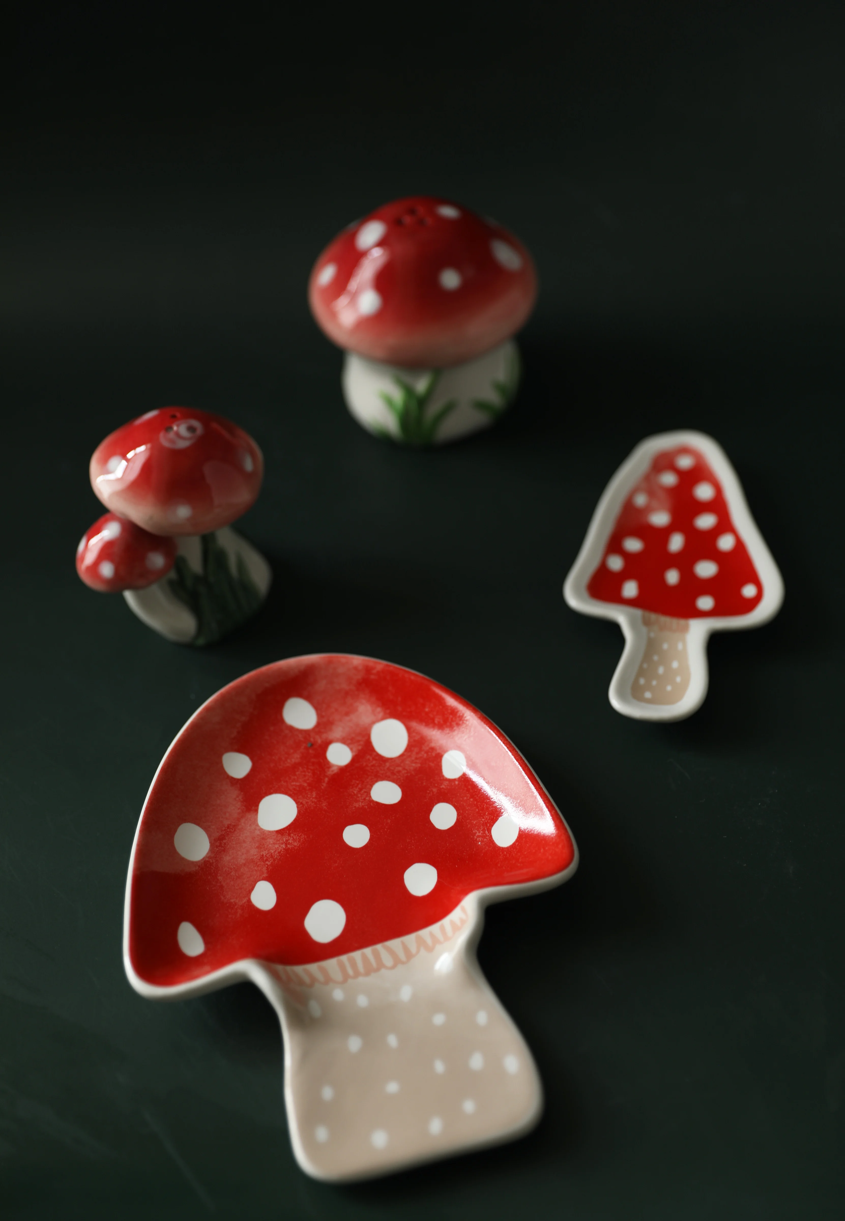 

Creative Handmade Ceramic Small Mushroom Shaped Ceramic Breakfast Tray Storage Tray