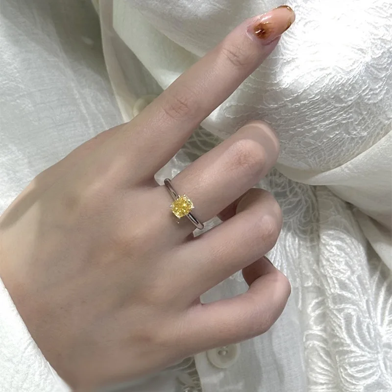 Женское кольцо из серебра 100% пробы 6 х7 мм