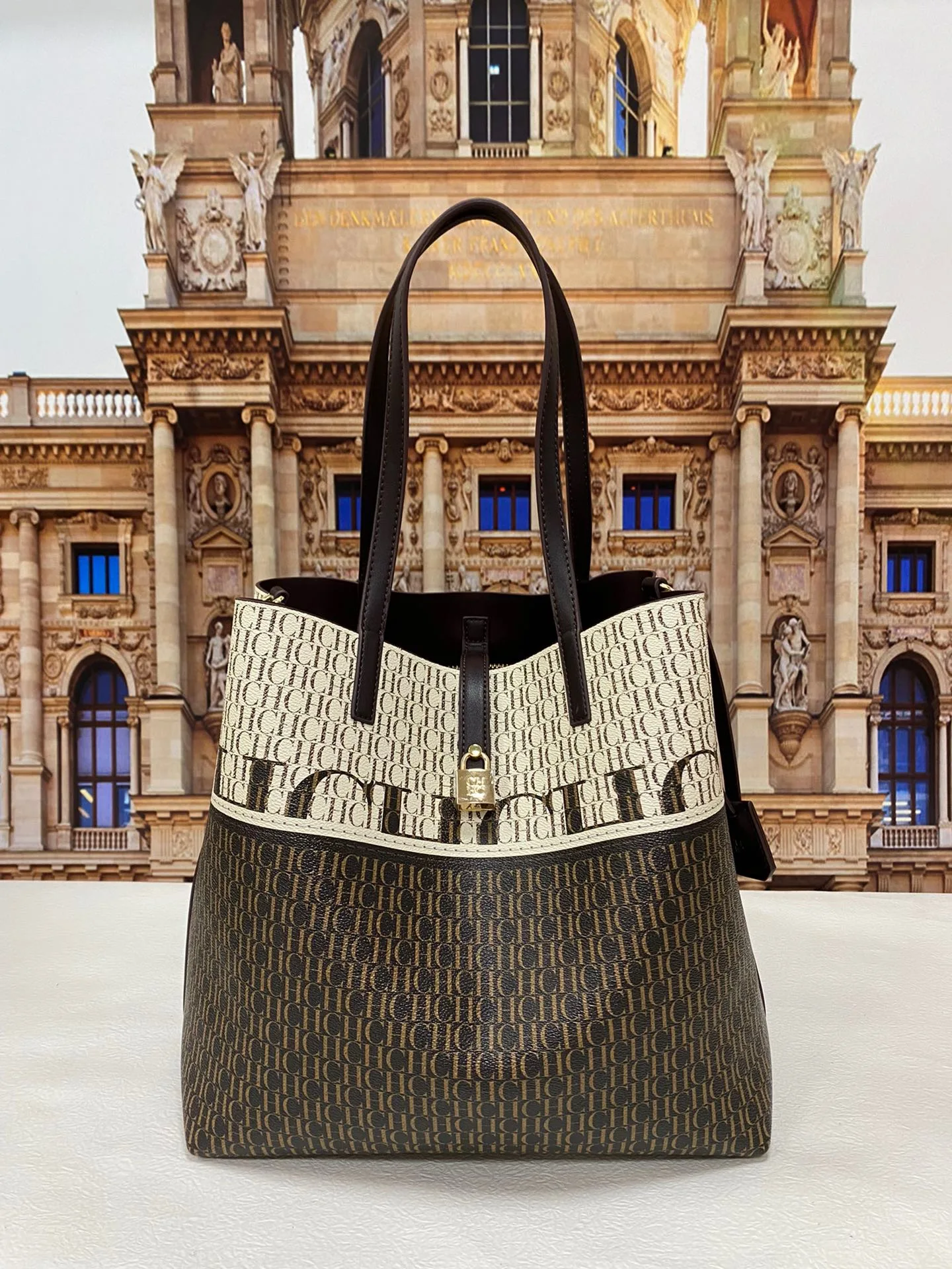 

CILMI HARVILL CHHC New Women's Portable Shoulder Bag Fault Design Large Capacity Bucket Shape Metal Zipper Buckle Decoration