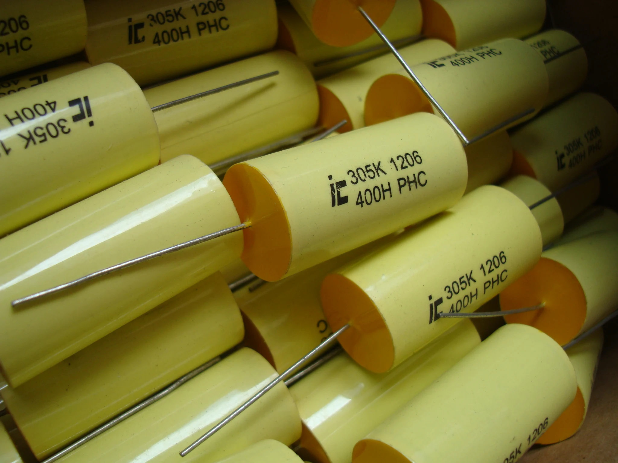 

Original box genuine 400V 3UF audio frequency divider copper pin audio axial infinite capacitor 3pcs