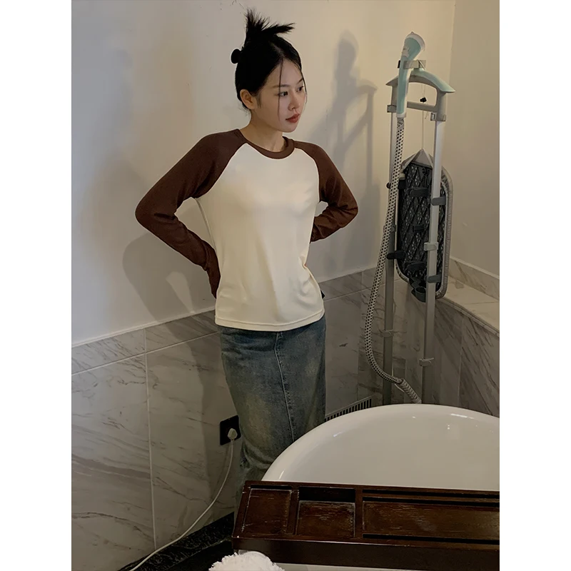 

Женская футболка составного кроя с длинными рукавами и круглым вырезом