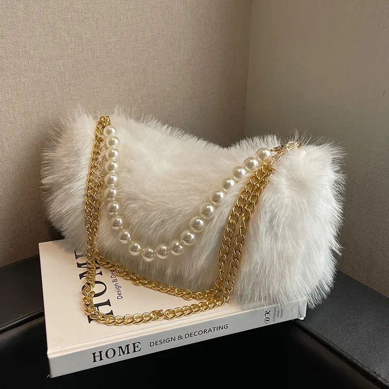 Рисунок 5 - Плюшевые сумочки в стиле ретро