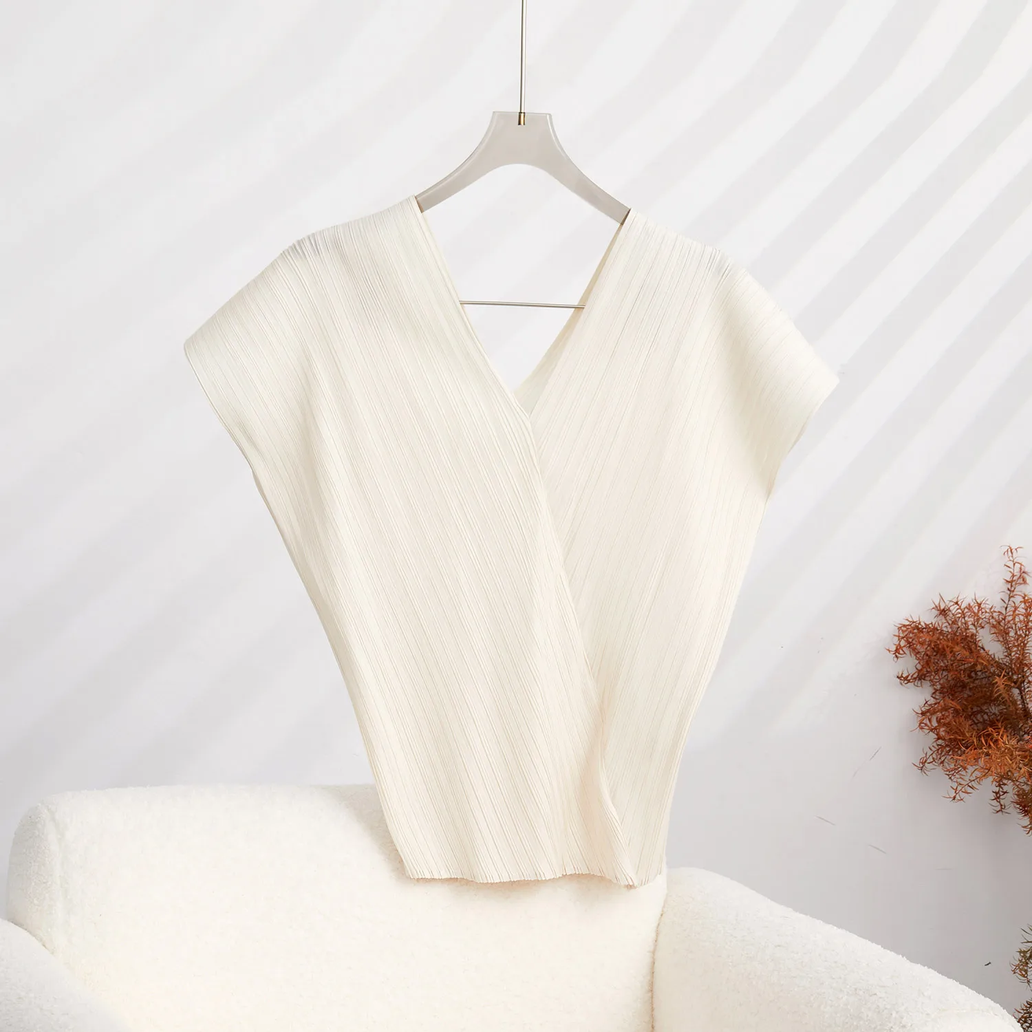

Miyake Loose Type Bat Short Sleeve V-neck Fashion Design Womenclothing Summer Pleated Commuter Style Set Head Casual T-shirt