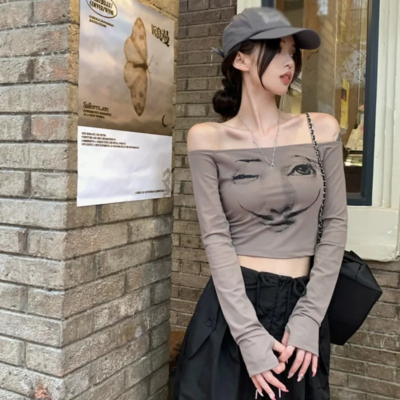 

Женский базовый укороченный топ с принтом лица в Корейском стиле, сексуальный укороченный топ с открытыми плечами и длинными рукавами, эластичный Топ-труба