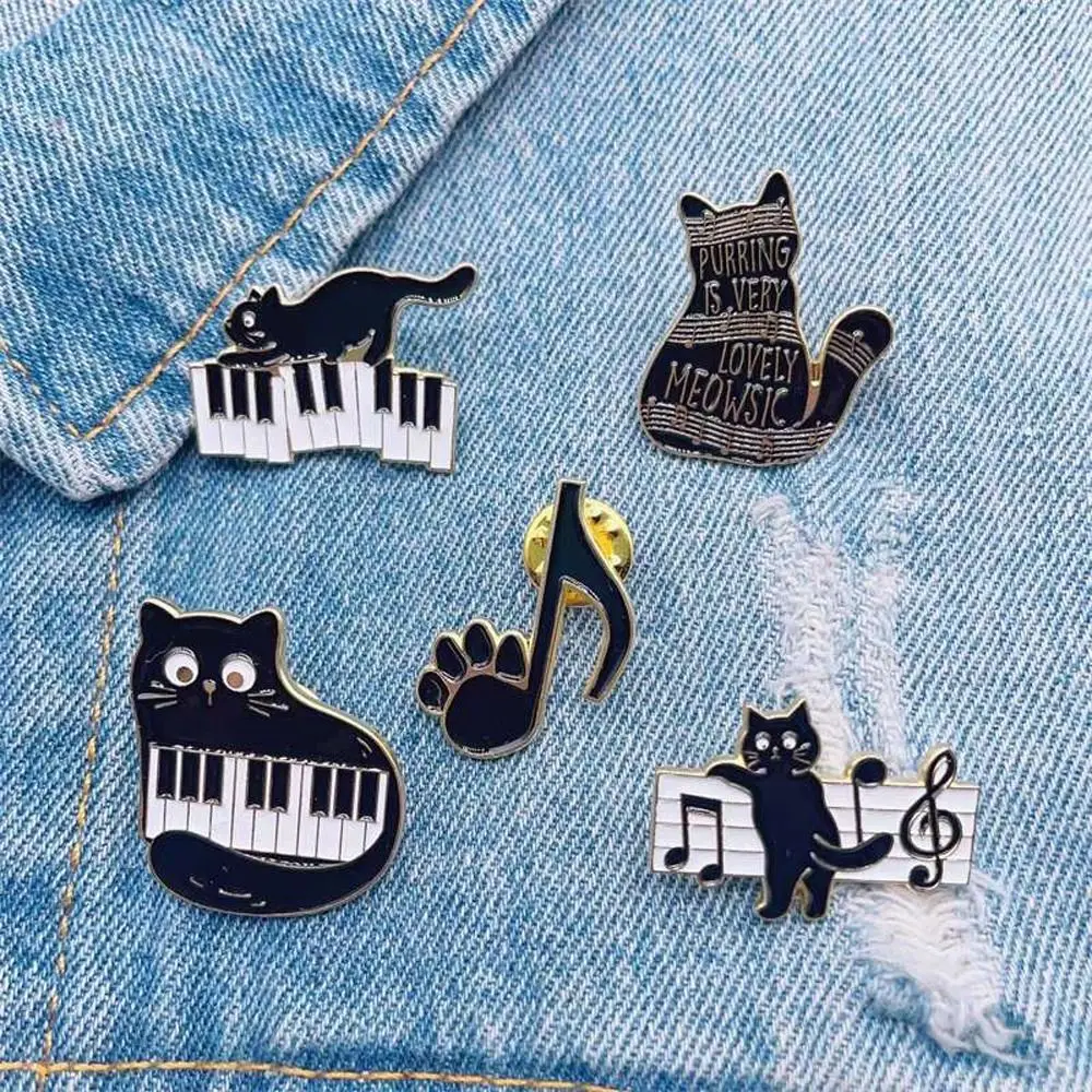 

Cat Pace Enamel Pins Custom Piano Keys Kitten Musical Note Brooches Lapel Badges Animal Music Jewelry Gift for Kids Friends