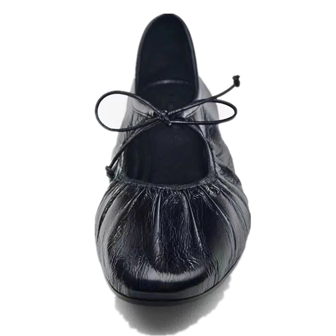 Женские туфли на плоской подошве с круглым носком шнуровке