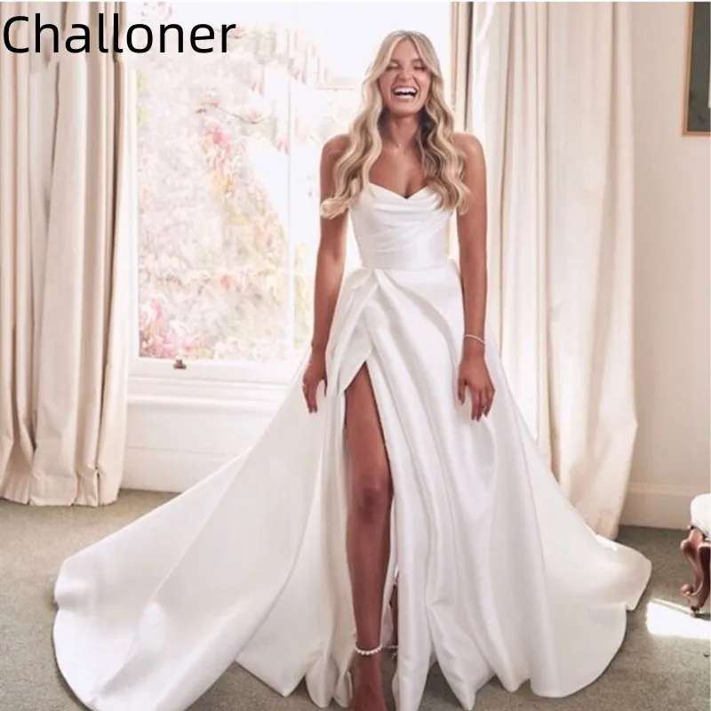 Женское свадебное платье с разрезом на боку