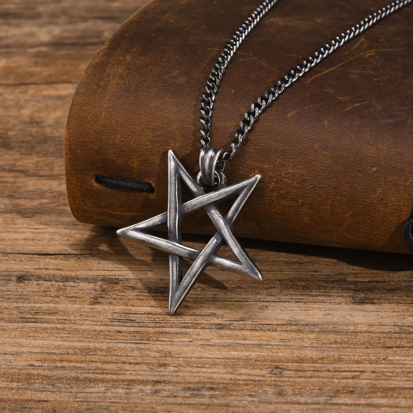 Фото Мужские ожерелья Star of David, водонепроницаемый воротник из нержавеющей стали подвеска-шестиугольник, ретро амулет, Подарки для него, ювелирные изделия №1