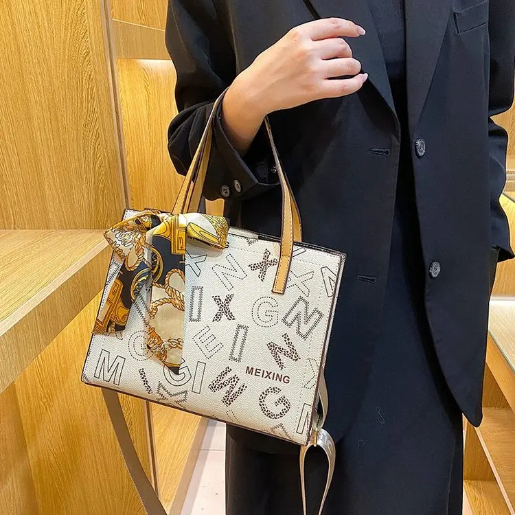 2023 Famous Designer Brand Chain Shoulder Messenger Bags High Quality Small Square Bags Luxury Fashion Women Purse And Handbags