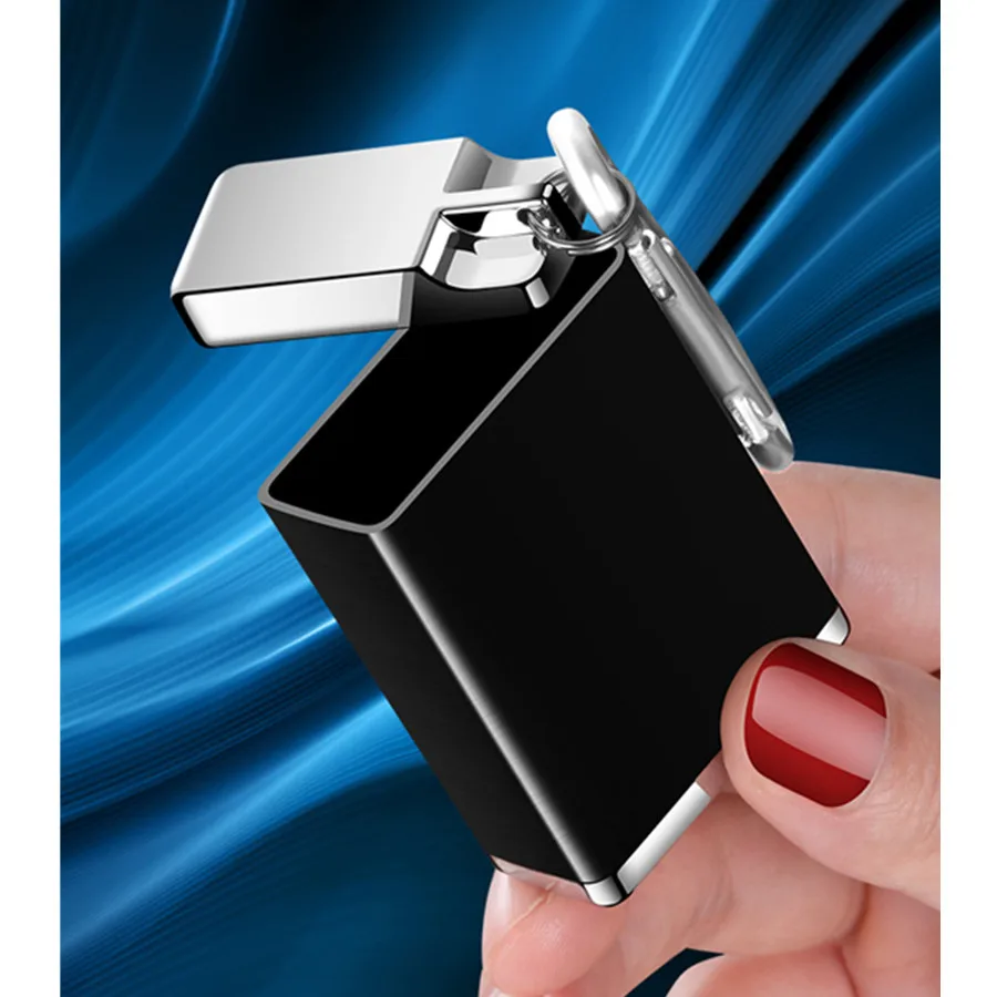 

Car Ashtray with Lid Portable Mini Metal Cigarette Ashtray With Keychain for Outdoor Travel with Climbing Hook Easy to Carry