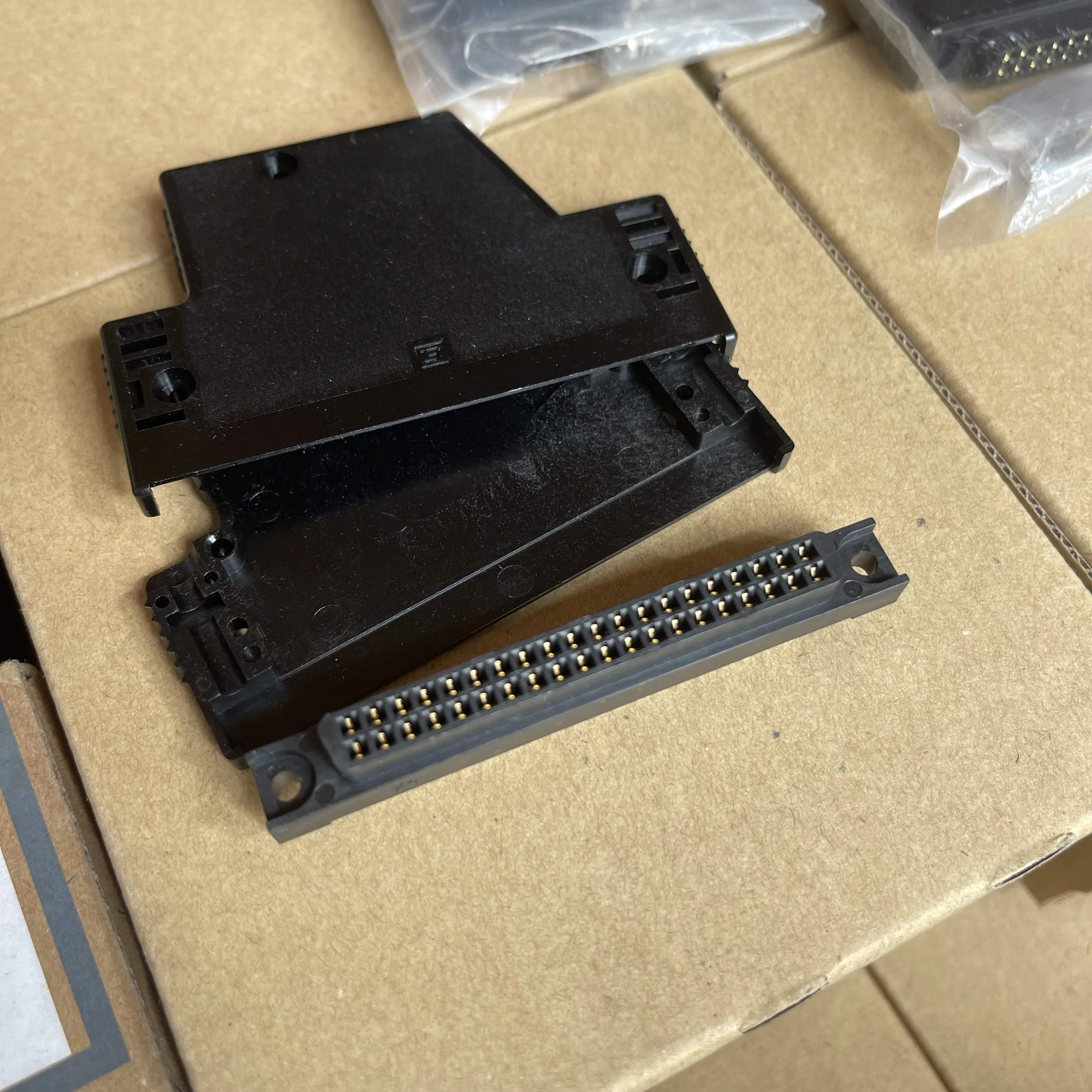 

FCN-360C040-J2 FCN-361J040-AU A6CON4 C500-CE404 Connector 40