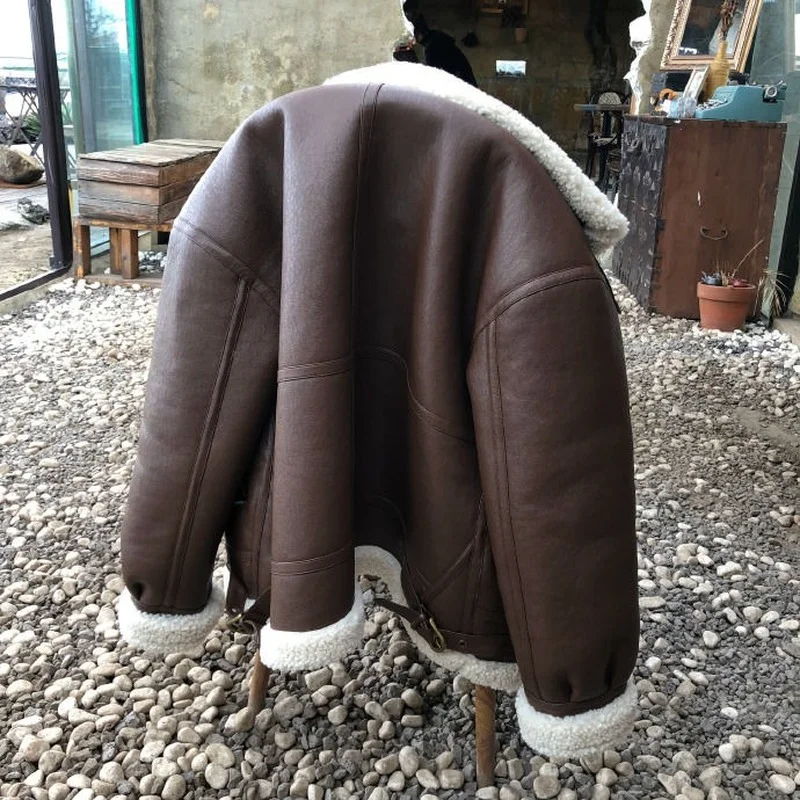 Куртка женская зимняя из овечьей шерсти с воротником-стойкой и карманами |