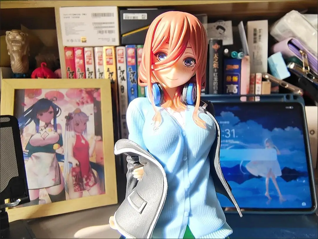 

20cm Quintessential Quintuplets Nakano Miku Anime Figurine Action Figure Collection Model Toy Adult Doll Christmas Gift With Box