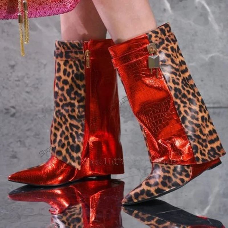 Женские ботинки с леопардовым принтом острым носком на танкетке