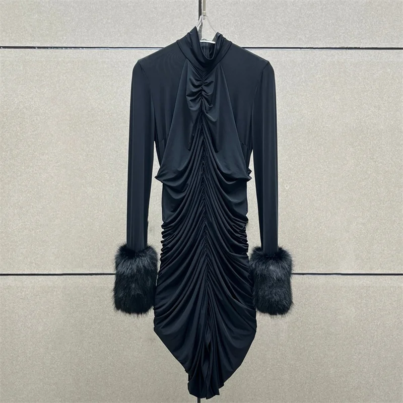 Женское мини-платье из искусственного меха