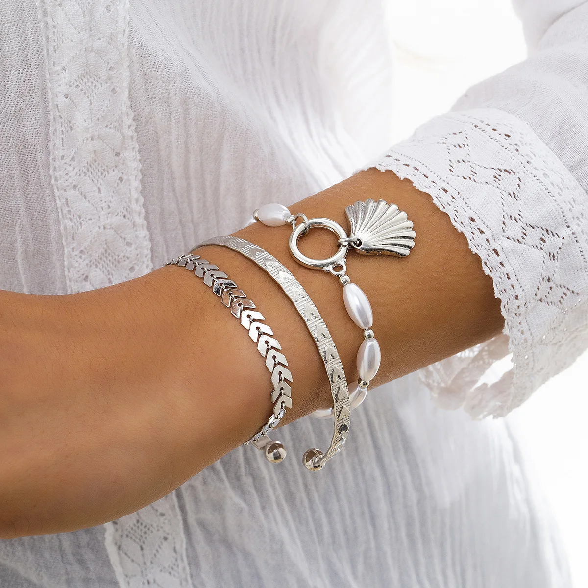 

Vintage imitation pearl shell hangtag hand ornament versatile metal open bracelet bracelet