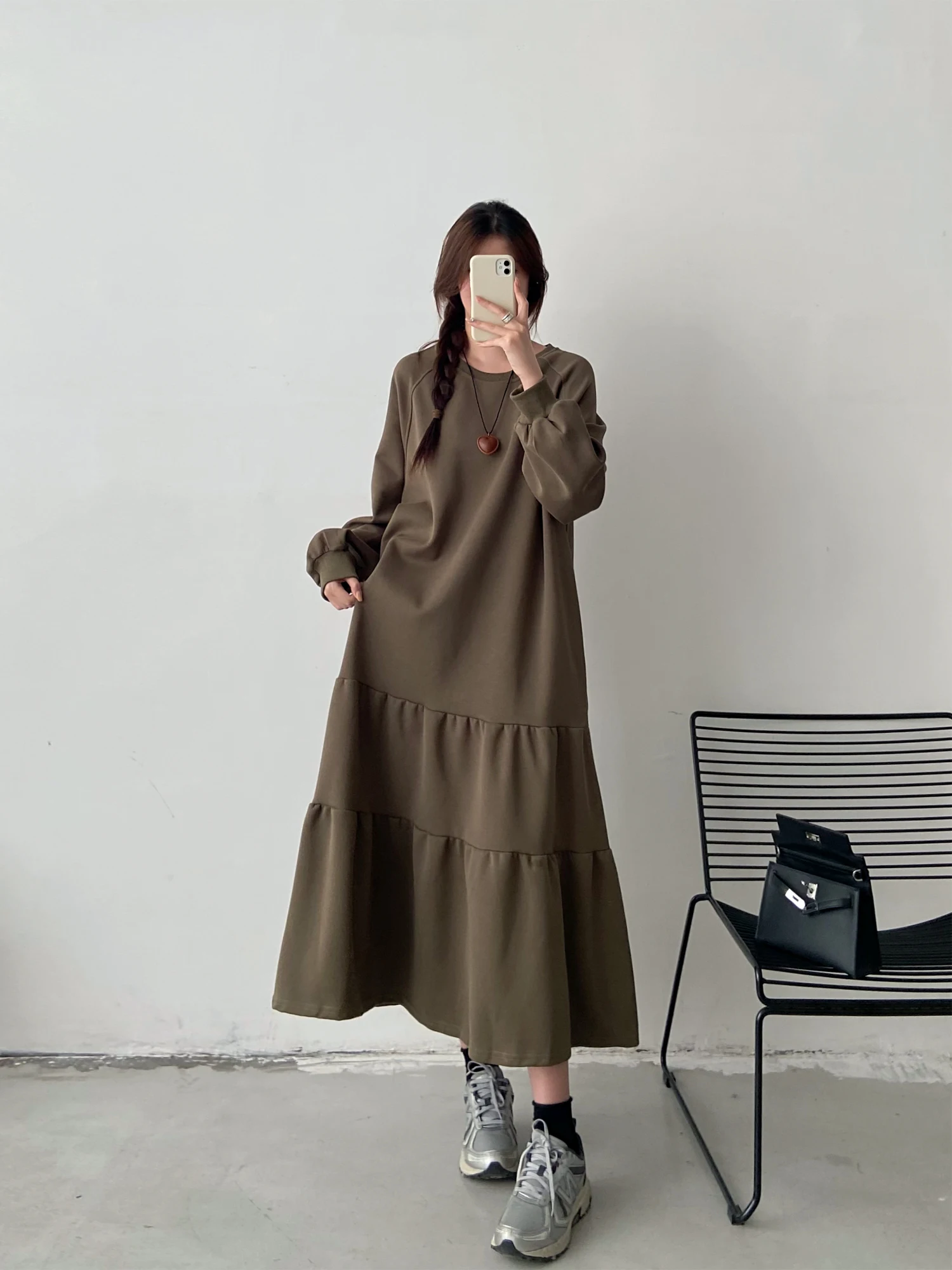 Элегантное простое однотонное платье женское осеннее новое больших размеров для