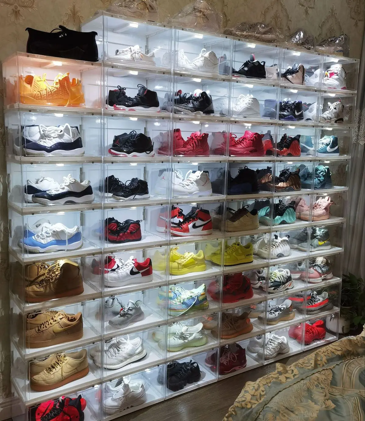 

Transparent Voice Control LED Luminous Shoe Box Side Open Dustproof Storage Basketball Shoe Box Storage Box