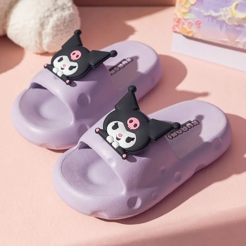

Милые детские тапочки Sanrios, Мультяшные шлепанцы Kuromi Hellokittys Cinnamoroll, летние Нескользящие шлепанцы, уличные пляжные сандалии, детский подарок