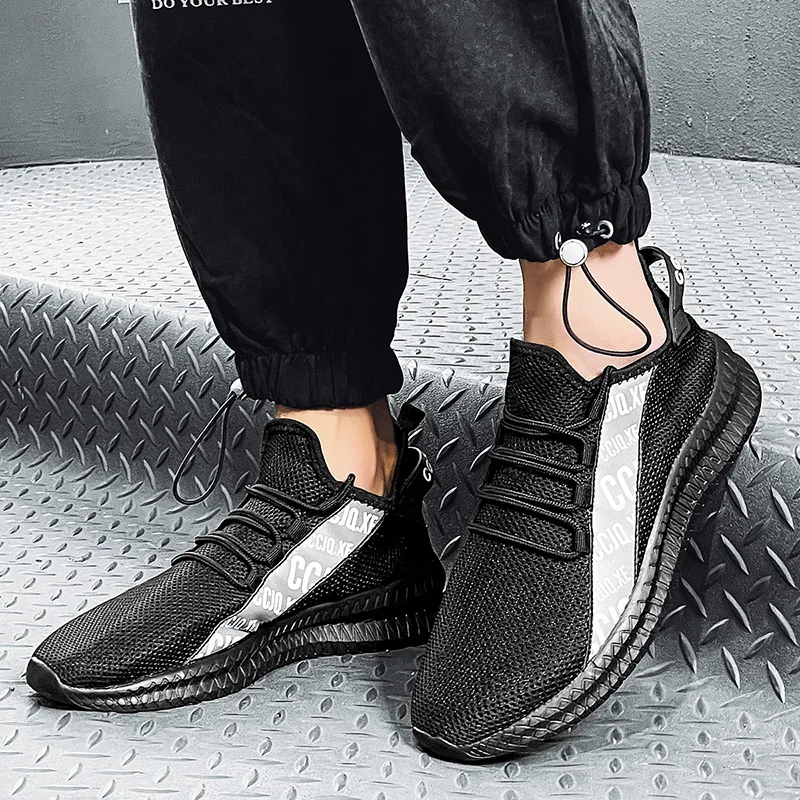 

Fly Weave Breathable Soft Bottom Leisure Sports Shoes Young Fashion Light Outdoor Anti Slip Men's Shoes Coconut Shoes