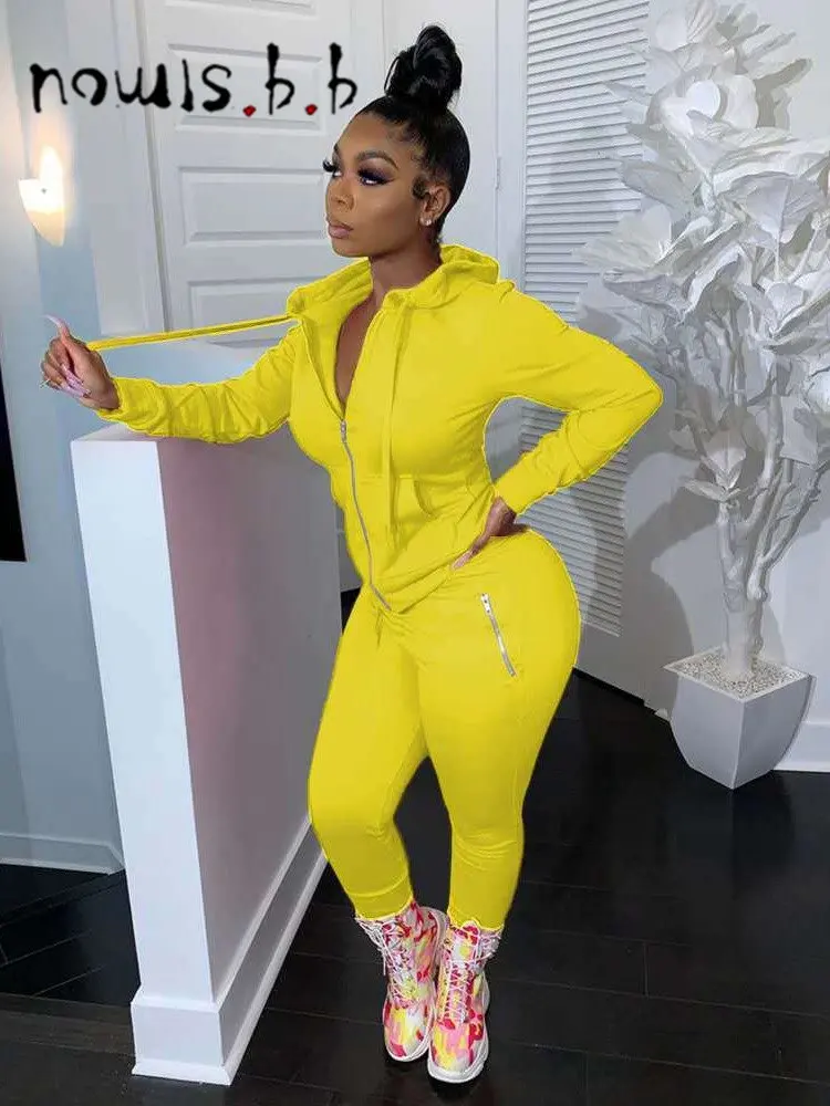 

Комплект женский весенне-летний из топа с капюшоном и длинным рукавом