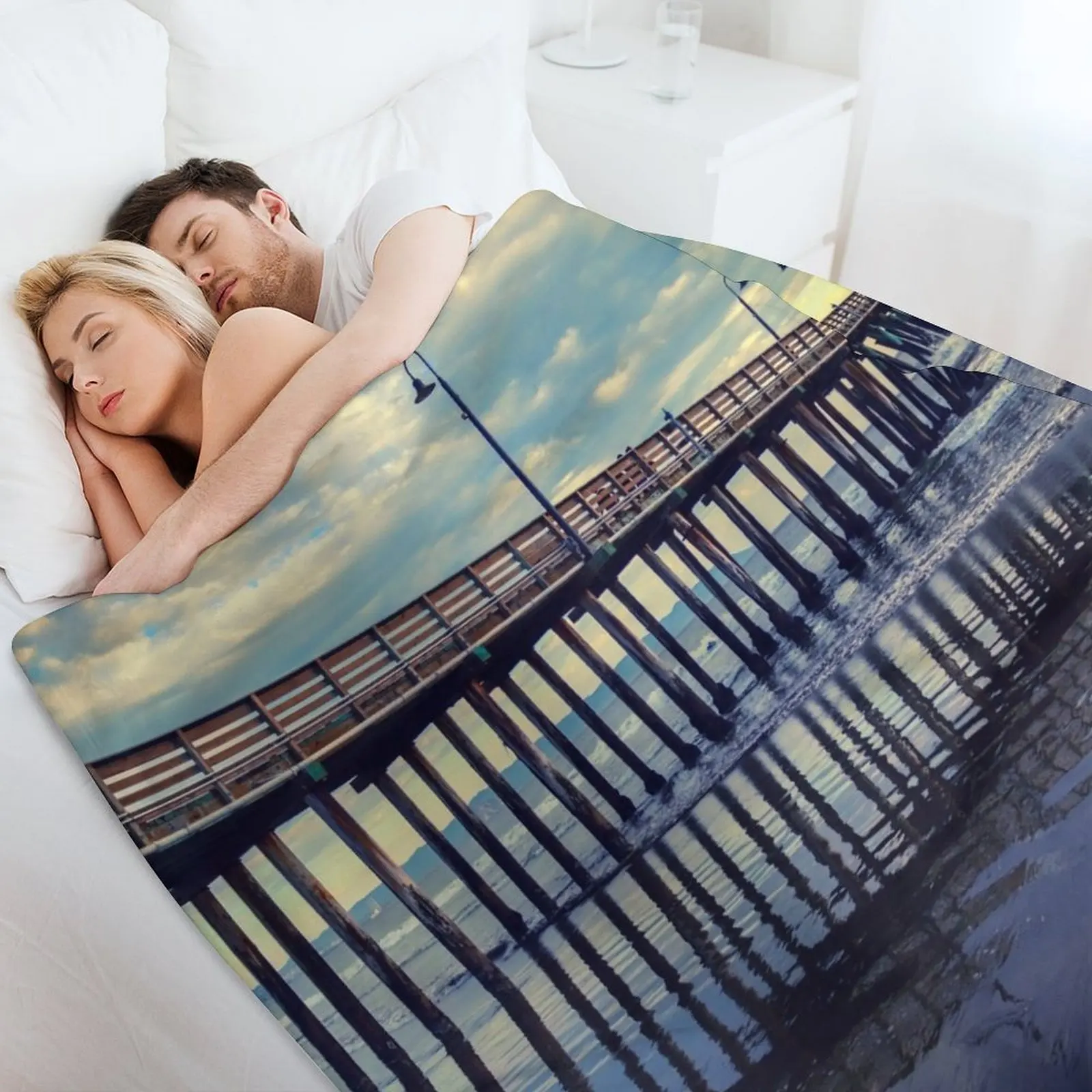 Просто блуждающее фото Cayucos Pier с Morro Bay в фоне. Одеяло детское для зимы. Одеяла сна.