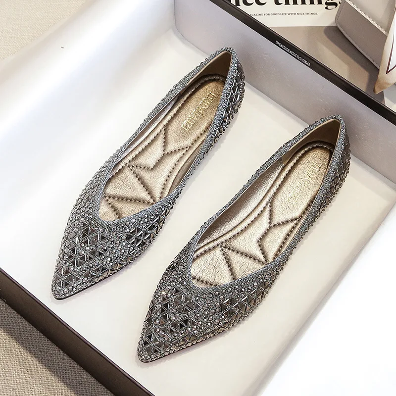 Famous Rivets Flats Women Pointed Toe Glitter Beading Ballerian Shoes Shallow Mouth Sequined Cloth Moccasins Plus Size 43