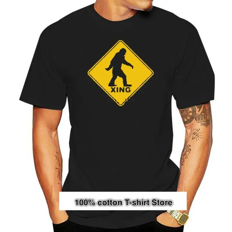 

BIGFOOT CROSSING - sasquatch squatchin gag-Camiseta de algodón para hombre