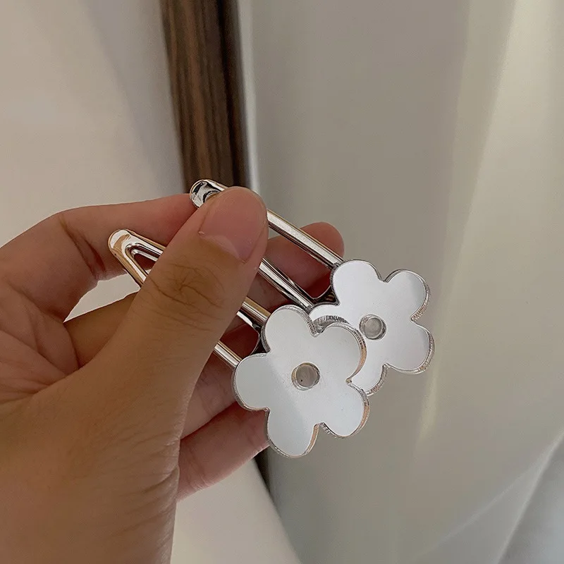 

Простые корейские заколки серебряного цвета с цветами для женщин и девушек аксессуары для волос с гальваническим покрытием Новые Модные ме...