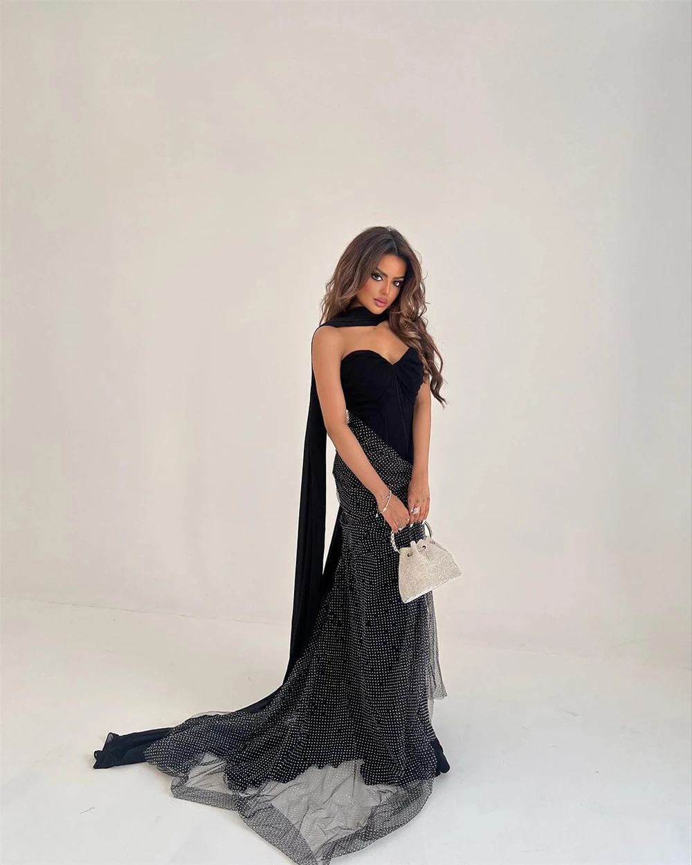 Изысканное коктейльное платье Jiayiigong без бретелек из шифона с пайетками по