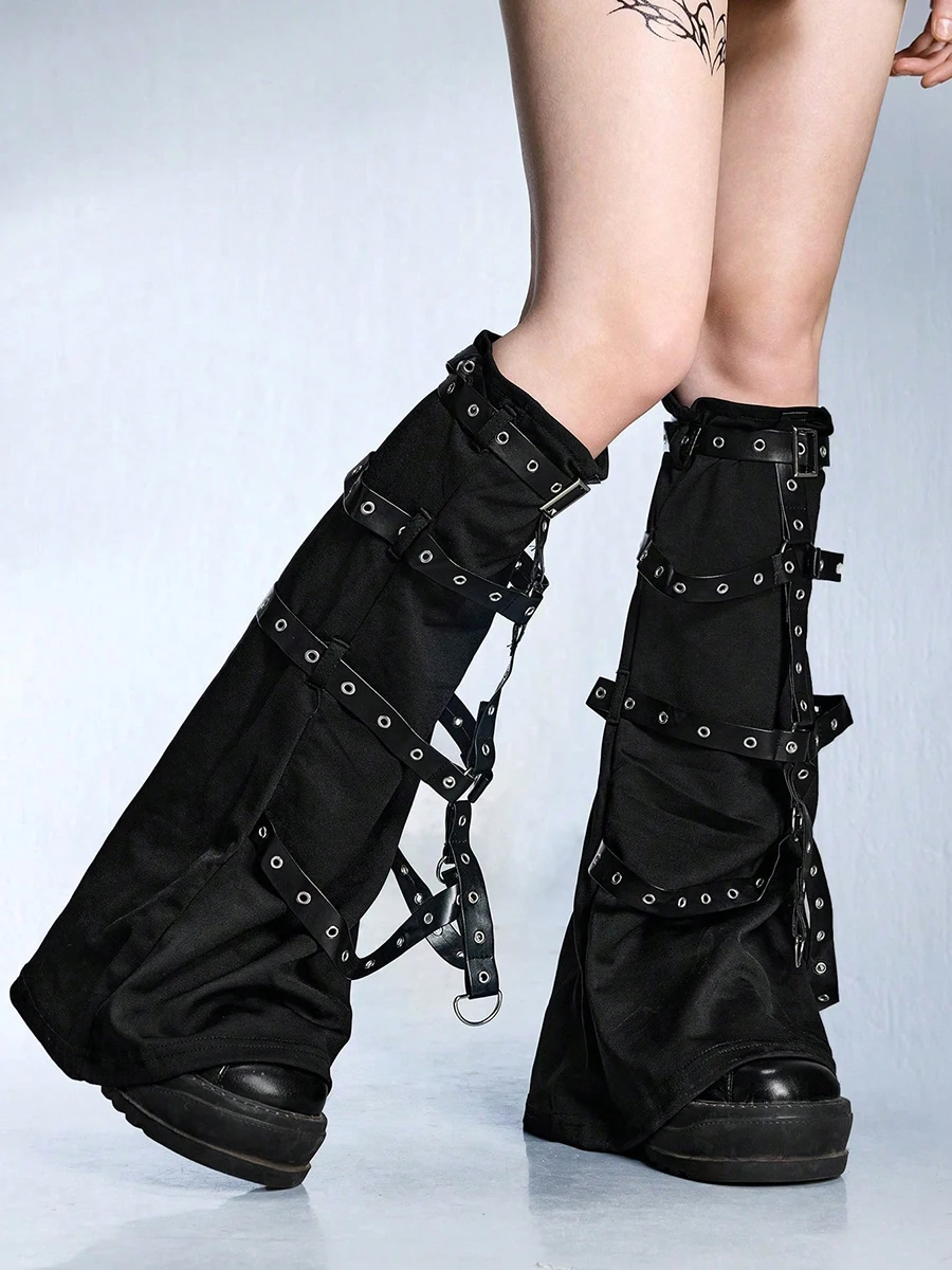 Фото IMU Edgy Garter Женские гетры из черной кожи с ремнями, длинные носки-чулки с манжетами, накладки на ботинки, гранж-панк-образ для фестиваля. №3
