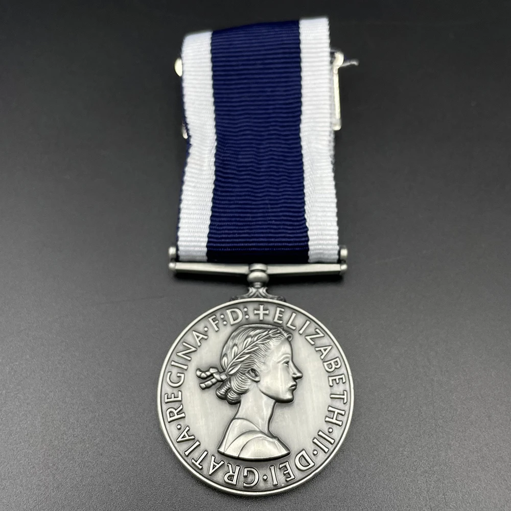 

Медальная брошь Елизавета II OIMG