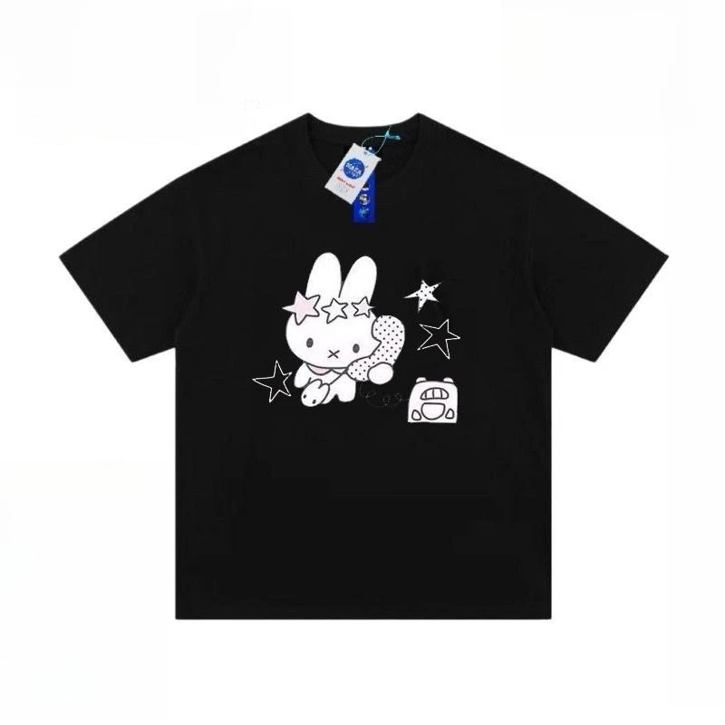 Фото Футболка из чистого хлопка с принтом Miffy в стиле аниме, с короткими рукавами, для мужчин и женщин, свободного кроя, для студентов, парная одежда, топы с короткими рукавами №2