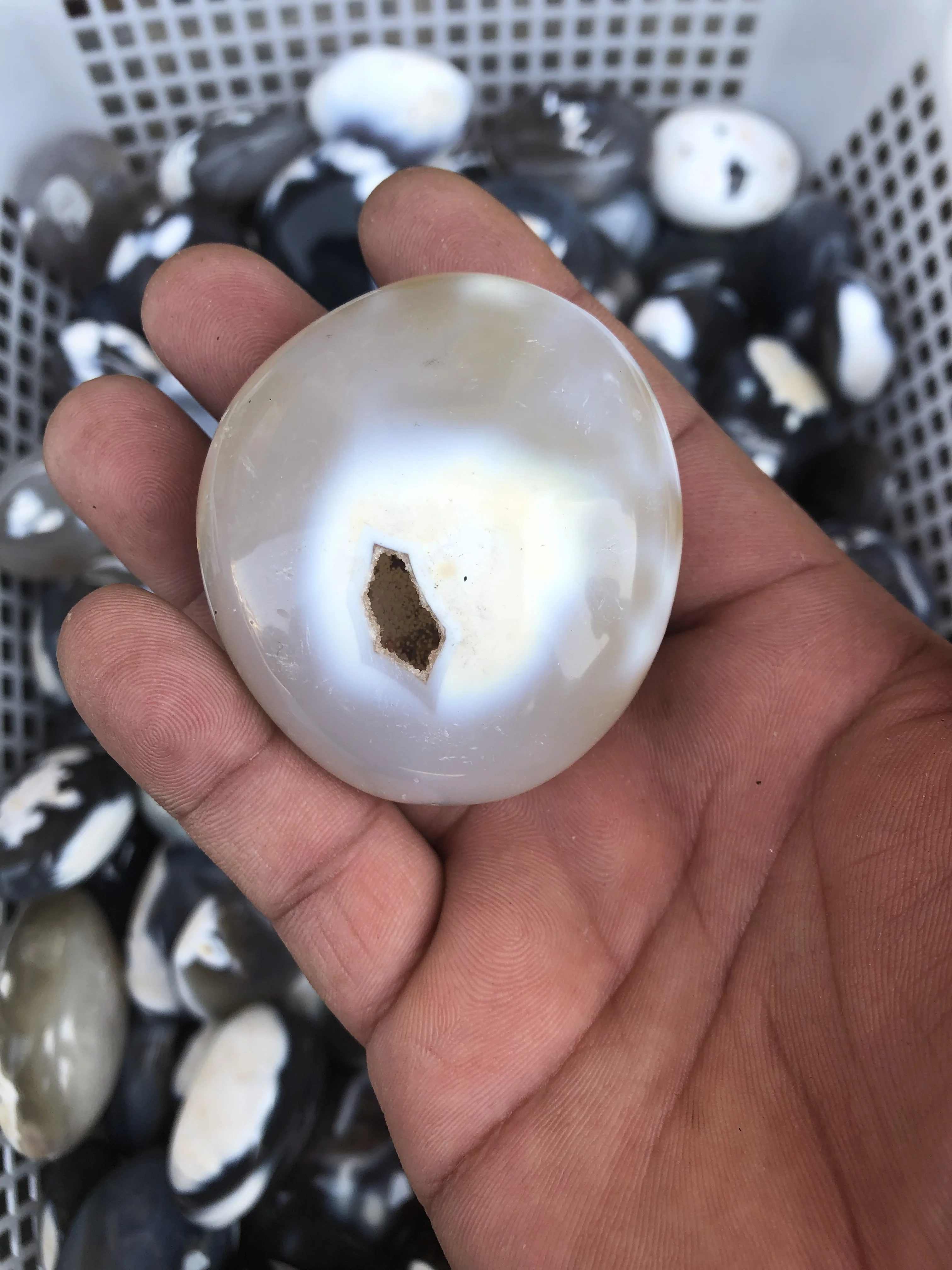 1Kg Nature Stone Nature Crystal White Agate Is Also Known As Orca Agate Named For Its Appearance Like A Killer Whale