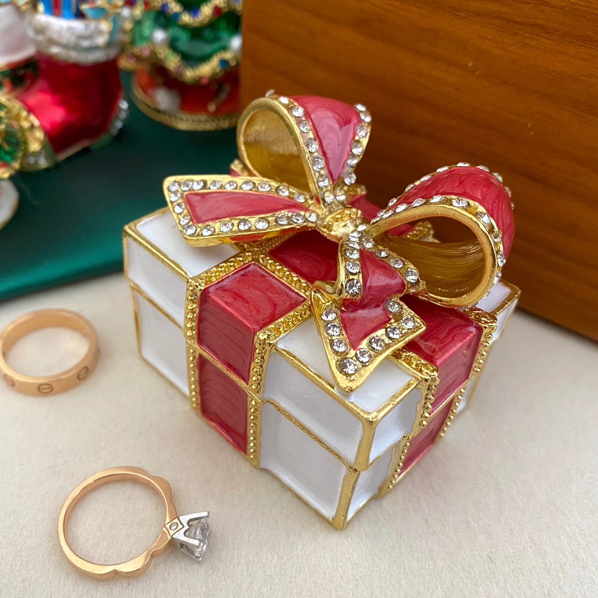Mysterious Gift Box Jewelry Trinket Box Hinged Metal Enameled Figurines Collectible Wedding X'Mas Gift Ring Holders Organizer