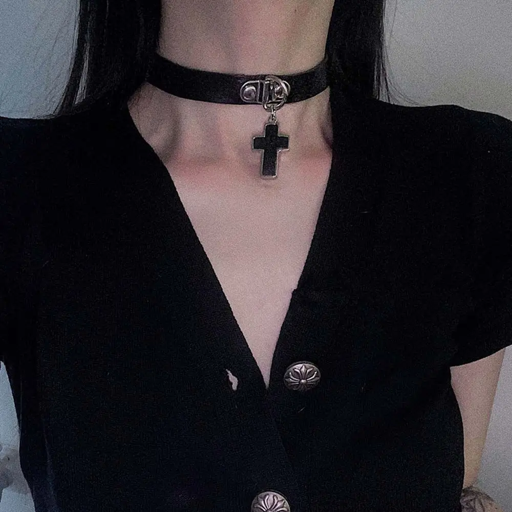 

Fashion PU Leather Cross Choker Necklace Women Rivet Spike Punk Goth Collar Chain Party Charm Necklaces Body Neck Strap Jewelry