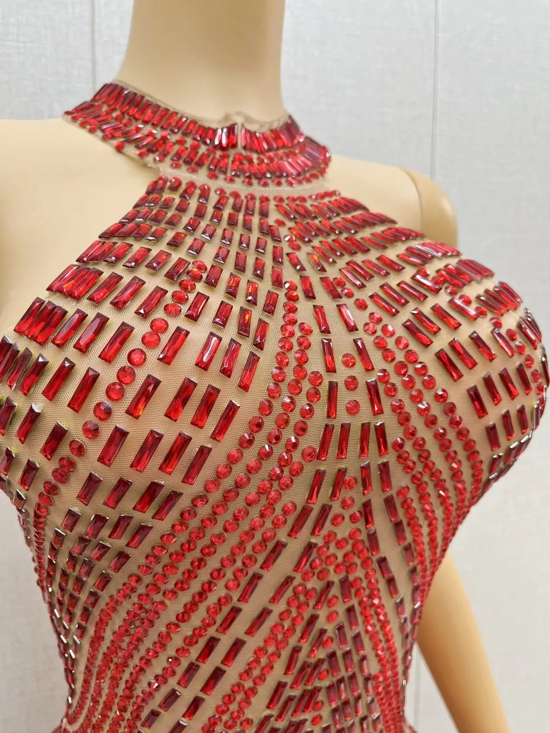 Женское привлекательное Сетчатое блестящее красное стробое роскошное