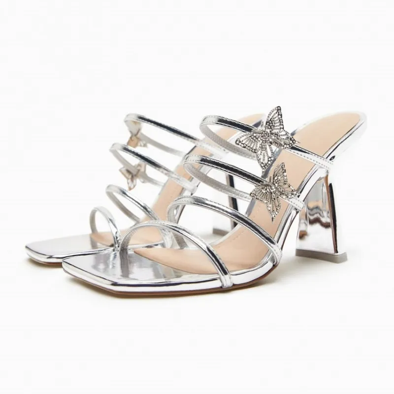 

Сандалии женские на высоком каблуке, серебристые, с ремешком на пятке