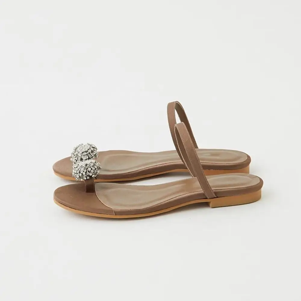 Новые простые тапочки на плоской подошве нескользящие сандалии со стразами