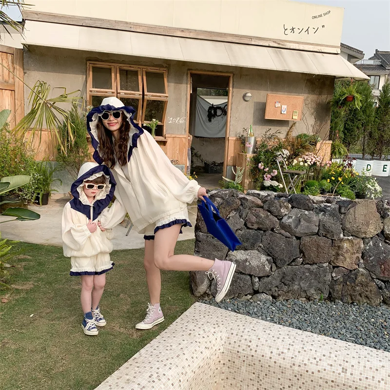 

2022 Summer Mother-daughter Parent-child Sunscreen Suit Hooded Long-sleeved Casual Jacket Shorts Two-piece Set Matching Outfits