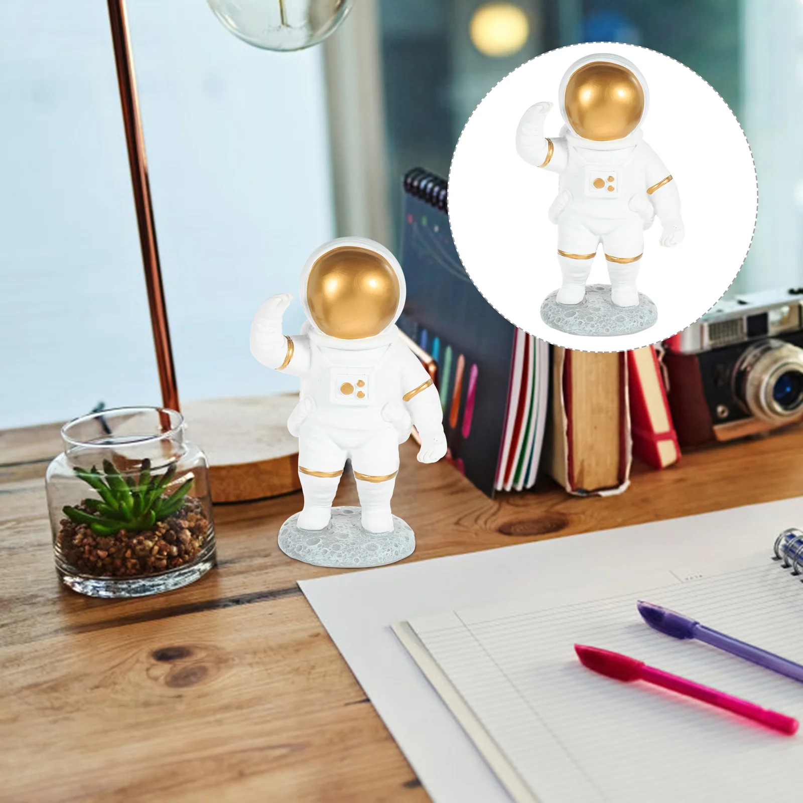 

Small Astronaut Statue Decoration Resin Astronaut Figurine Tabletop Resin Craft Decoration