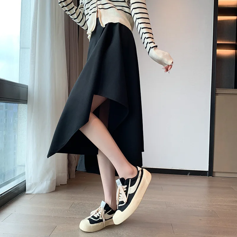 Irregular skirt female high waist retro design sense niche autumn and winter new long slim pleated skirt.