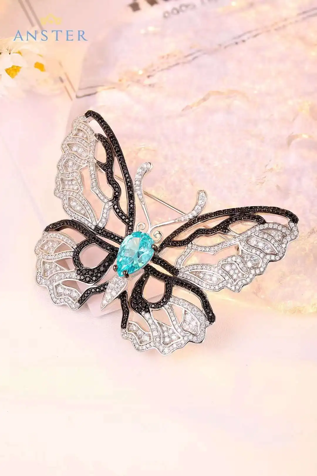 

2023 New In Vintage Women Brooches 925 Sterling Silver Butterfly Accessories Paraiba Blue Diamond Brooch for Her