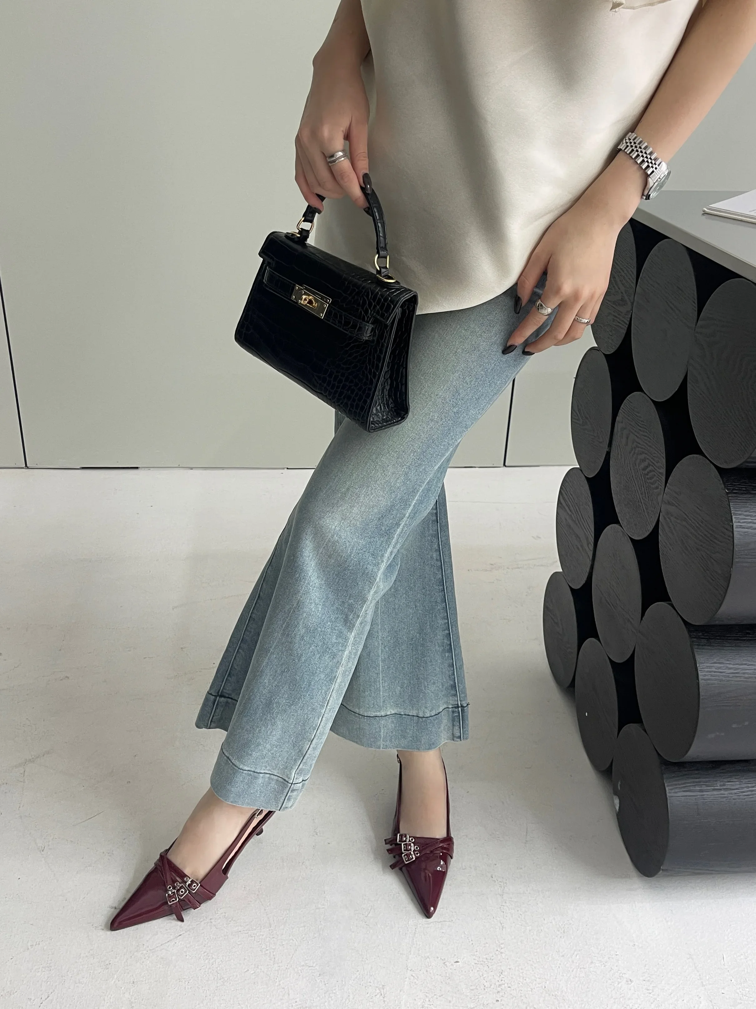 2024 новые модные сандалии с острым носком женская обувь ремешком на спине