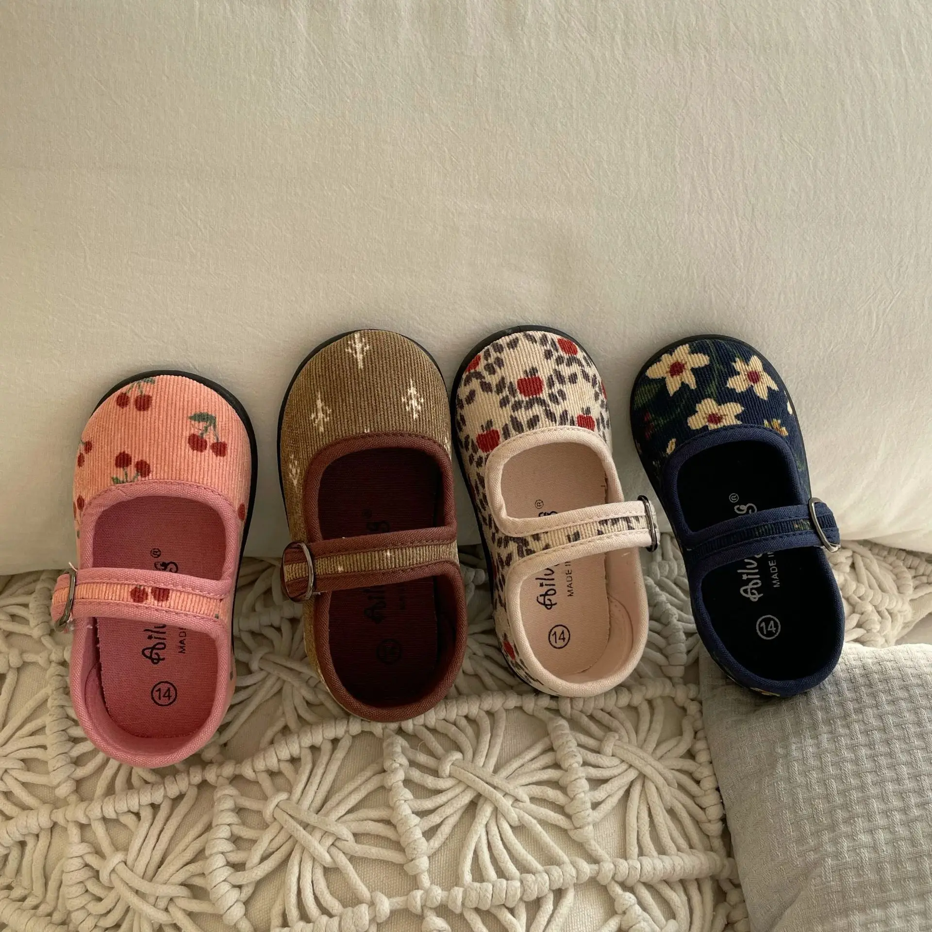 

Unishuni Girls Shoes Kids Mary Jane Shoes for Girls Retro Corduroy Floral Flats for Toddler Little Girls Chaussure Enfant Fille