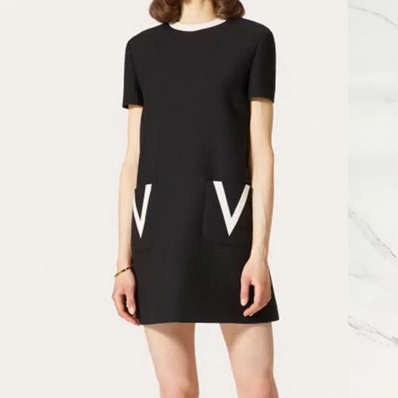

22 Spring Elegant Crew Neck Short Sleeve Dress Women Designer White V Print Black Mini Dresses Pocket Zipper Commute Shift Dress