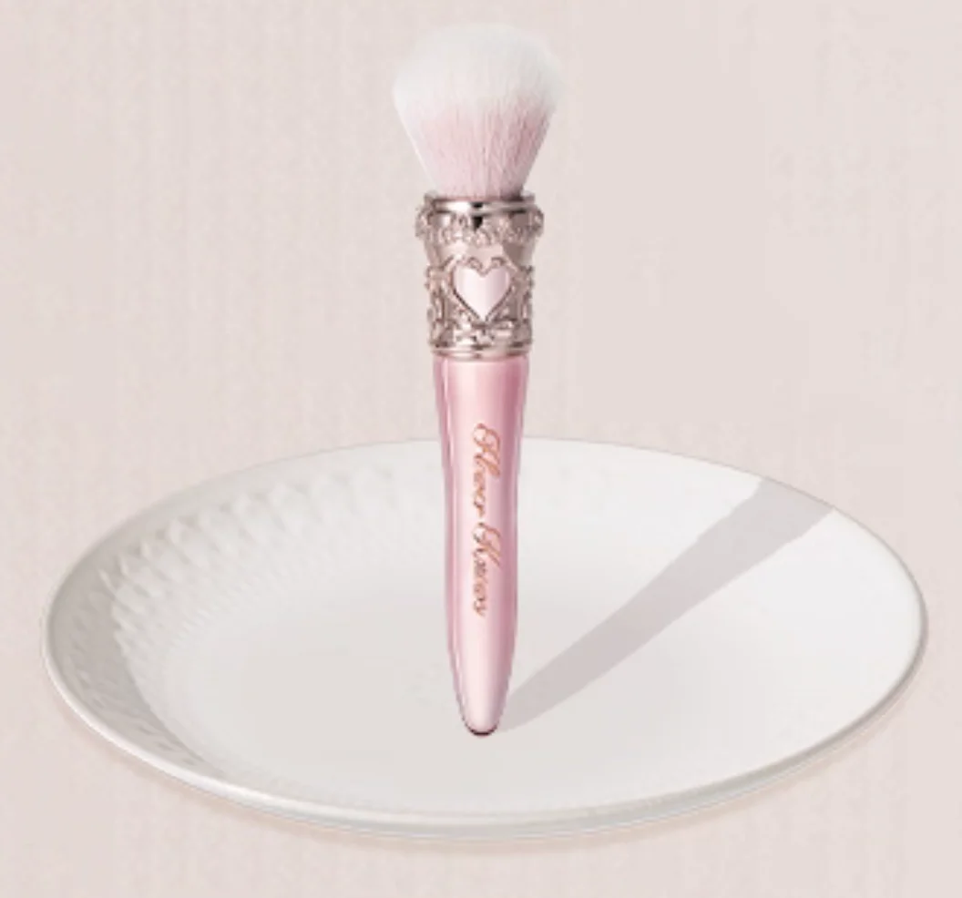 Фото Кисть для румян Flower Know The Sweetie Bear Shell's Jewel Series Collection Rounder, мягкая кисть для макияжа, инструменты для макияжа №3
